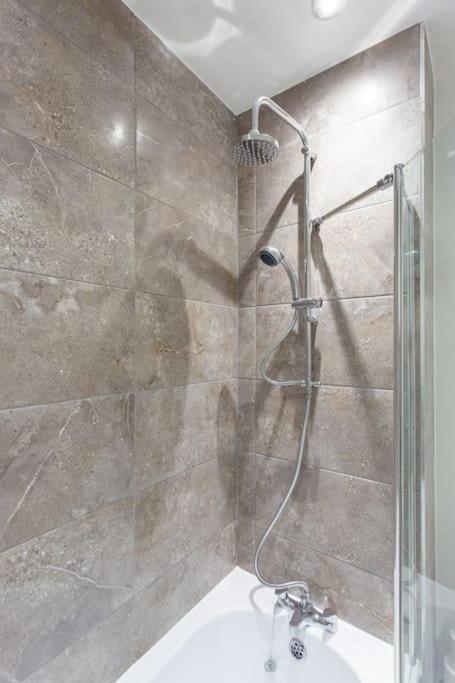 Polly'S Place Apartment Taunton & Free Off Road Parking & Wifi Екстер'єр фото