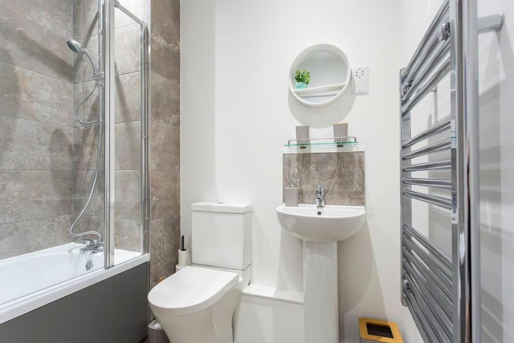 Polly'S Place Apartment Taunton & Free Off Road Parking & Wifi Екстер'єр фото